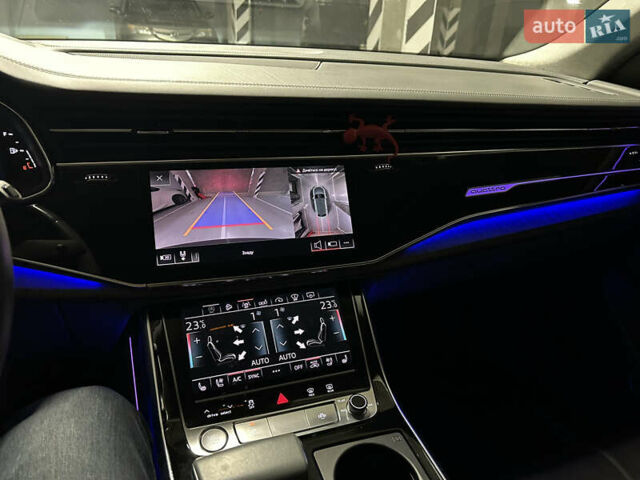 Сірий Ауді Q8, об'ємом двигуна 3 л та пробігом 160 тис. км за 52000 $, фото 18 на Automoto.ua