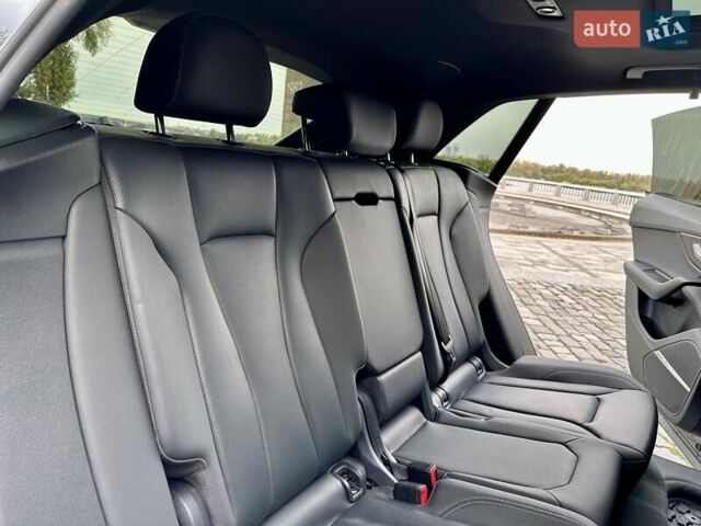 Серый Ауди Q8, объемом двигателя 3 л и пробегом 125 тыс. км за 48999 $, фото 106 на Automoto.ua