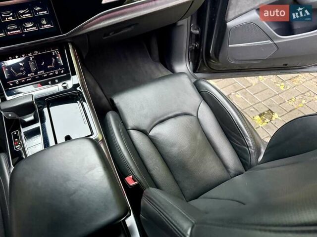 Ауді Q8 2019 у Дніпро (Дніпропетровську) на Automoto.ua Сірий Ауді Q8, об'ємом двигуна 2.97 л та пробігом 120 тис. км за 60500 $, фото 27 на Automoto.ua