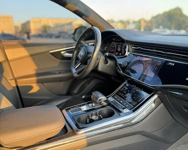 Серый Ауди Q8, объемом двигателя 3 л и пробегом 97 тыс. км за 48500 $, фото 10 на Automoto.ua