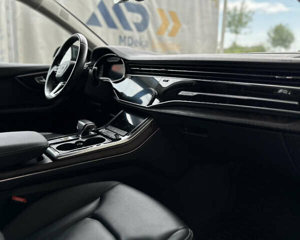 Серый Ауди Q8, объемом двигателя 3 л и пробегом 92 тыс. км за 55000 $, фото 14 на Automoto.ua