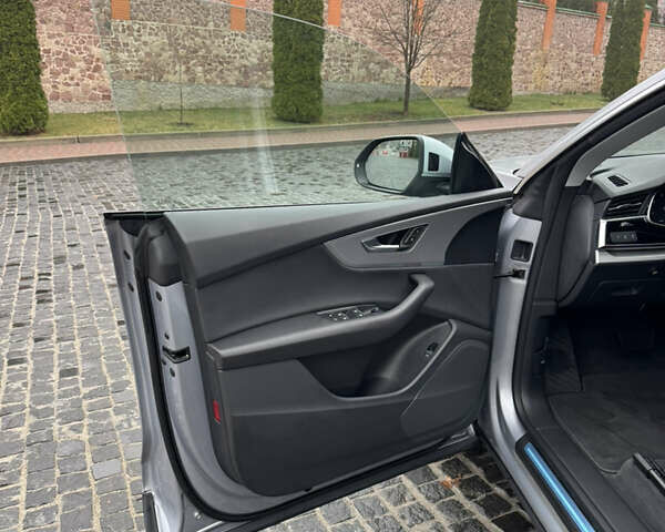 Сірий Ауді Q8, об'ємом двигуна 2.97 л та пробігом 73 тис. км за 57500 $, фото 8 на Automoto.ua
