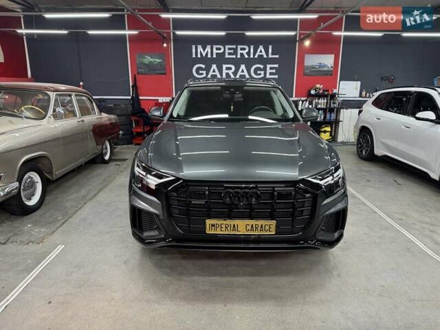 Серый Ауди Q8, объемом двигателя 3 л и пробегом 61 тыс. км за 56000 $, фото 1 на Automoto.ua