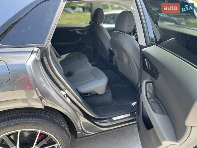 Сірий Ауді Q8, об'ємом двигуна 3 л та пробігом 11 тис. км за 69600 $, фото 12 на Automoto.ua