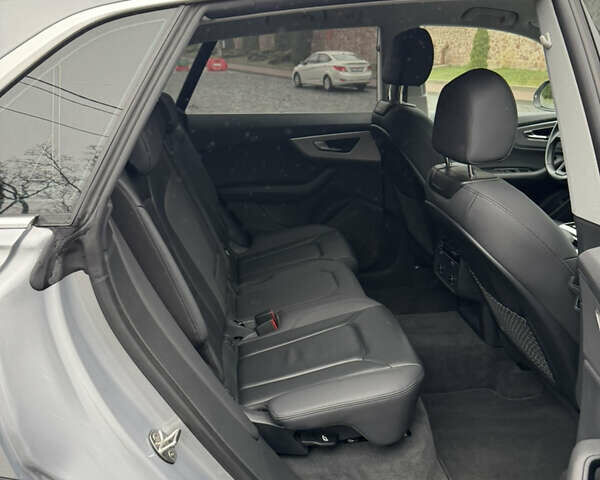 Сірий Ауді Q8, об'ємом двигуна 2.97 л та пробігом 73 тис. км за 57500 $, фото 13 на Automoto.ua