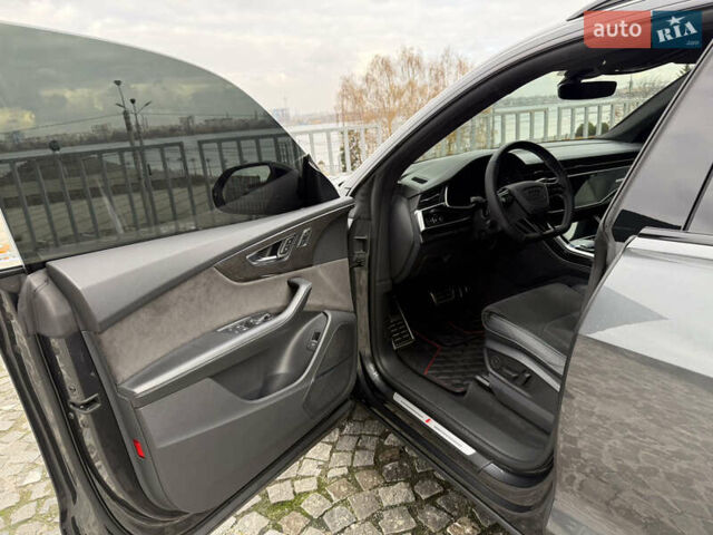 Серый Ауди Q8, объемом двигателя 2.97 л и пробегом 74 тыс. км за 72999 $, фото 12 на Automoto.ua