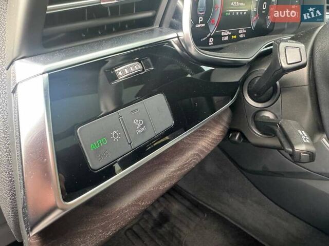 Серый Ауди Q8, объемом двигателя 3 л и пробегом 65 тыс. км за 51990 $, фото 18 на Automoto.ua