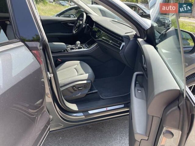 Сірий Ауді Q8, об'ємом двигуна 3 л та пробігом 11 тис. км за 69600 $, фото 11 на Automoto.ua