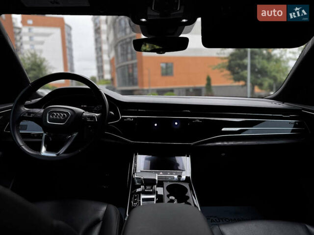 Сірий Ауді Q8, об'ємом двигуна 3 л та пробігом 62 тис. км за 63000 $, фото 30 на Automoto.ua