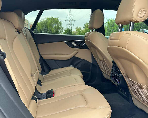 Серый Ауди Q8, объемом двигателя 3 л и пробегом 74 тыс. км за 60000 $, фото 17 на Automoto.ua