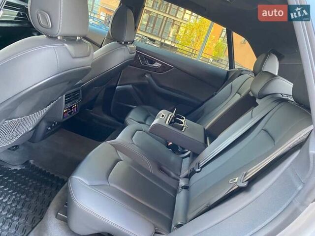 Серый Ауди Q8, объемом двигателя 3 л и пробегом 61 тыс. км за 63000 $, фото 84 на Automoto.ua