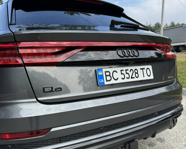 Серый Ауди Q8, объемом двигателя 3 л и пробегом 61 тыс. км за 56000 $, фото 47 на Automoto.ua
