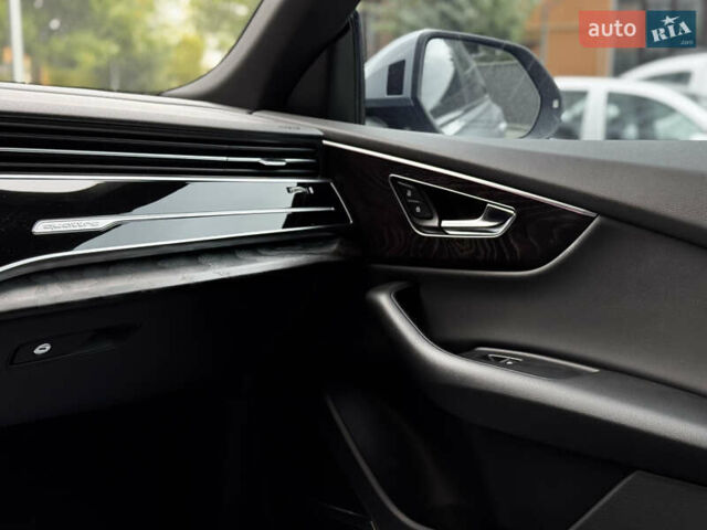Сірий Ауді Q8, об'ємом двигуна 3 л та пробігом 62 тис. км за 63000 $, фото 35 на Automoto.ua