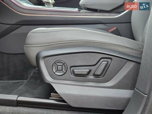 Серый Ауди Q8, объемом двигателя 3 л и пробегом 11 тыс. км за 67900 $, фото 9 на Automoto.ua