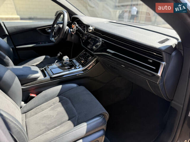 Сірий Ауді Q8, об'ємом двигуна 2.97 л та пробігом 42 тис. км за 69500 $, фото 17 на Automoto.ua