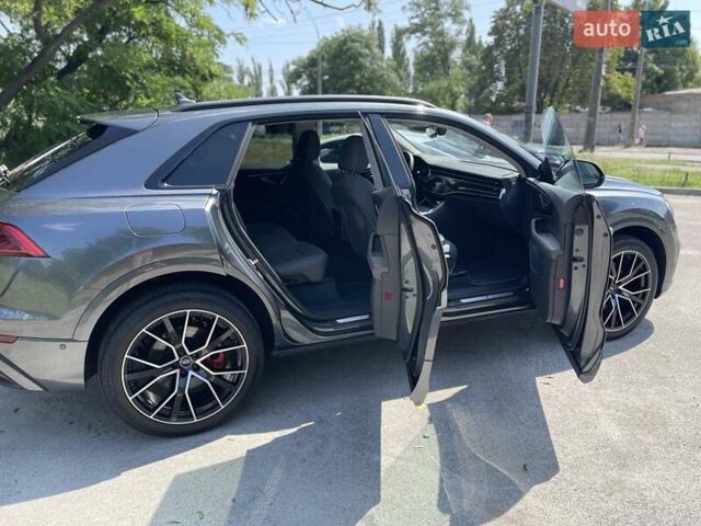 Сірий Ауді Q8, об'ємом двигуна 3 л та пробігом 11 тис. км за 69600 $, фото 7 на Automoto.ua