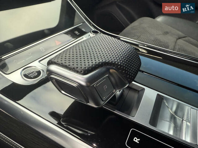 Серый Ауди Q8, объемом двигателя 2.97 л и пробегом 74 тыс. км за 72999 $, фото 47 на Automoto.ua
