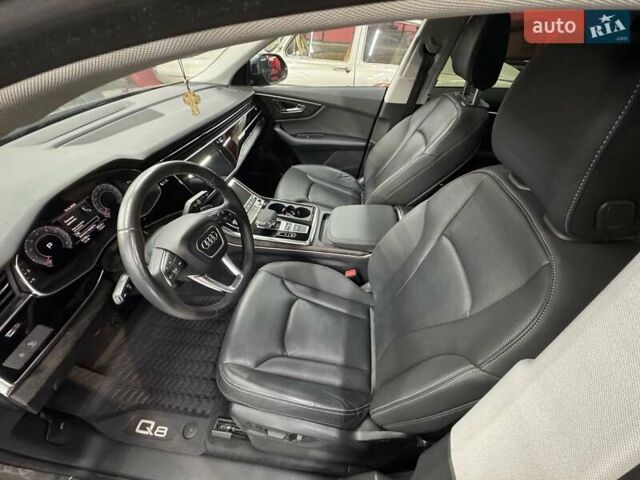 Серый Ауди Q8, объемом двигателя 3 л и пробегом 61 тыс. км за 56000 $, фото 6 на Automoto.ua