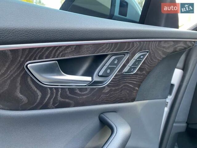 Серый Ауди Q8, объемом двигателя 3 л и пробегом 61 тыс. км за 63000 $, фото 62 на Automoto.ua