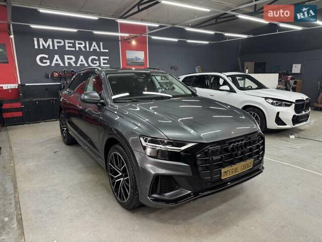 Серый Ауди Q8, объемом двигателя 3 л и пробегом 61 тыс. км за 56000 $, фото 2 на Automoto.ua