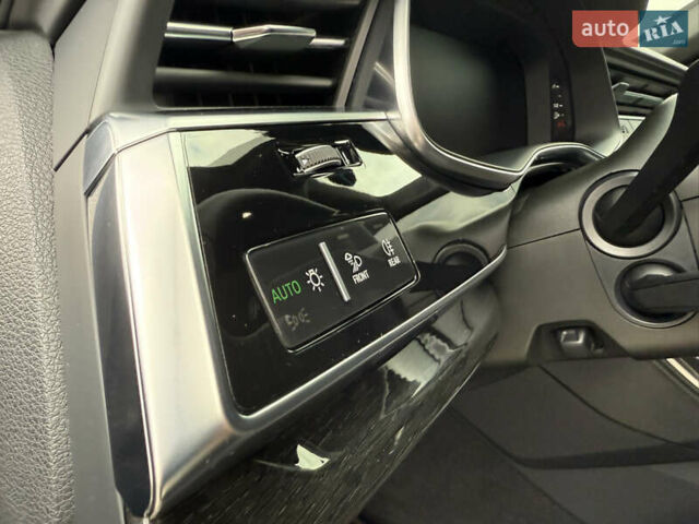 Серый Ауди Q8, объемом двигателя 2.97 л и пробегом 74 тыс. км за 72999 $, фото 17 на Automoto.ua