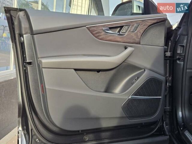 Серый Ауди Q8, объемом двигателя 3 л и пробегом 11 тыс. км за 67900 $, фото 17 на Automoto.ua