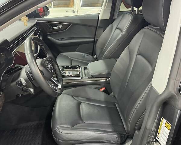 Серый Ауди Q8, объемом двигателя 3 л и пробегом 61 тыс. км за 56000 $, фото 7 на Automoto.ua