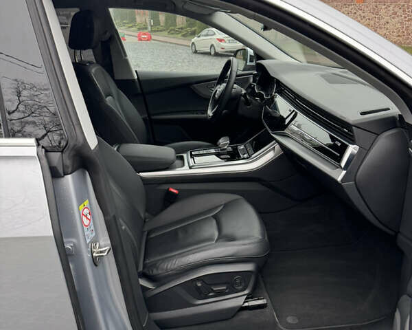 Сірий Ауді Q8, об'ємом двигуна 2.97 л та пробігом 73 тис. км за 57500 $, фото 11 на Automoto.ua