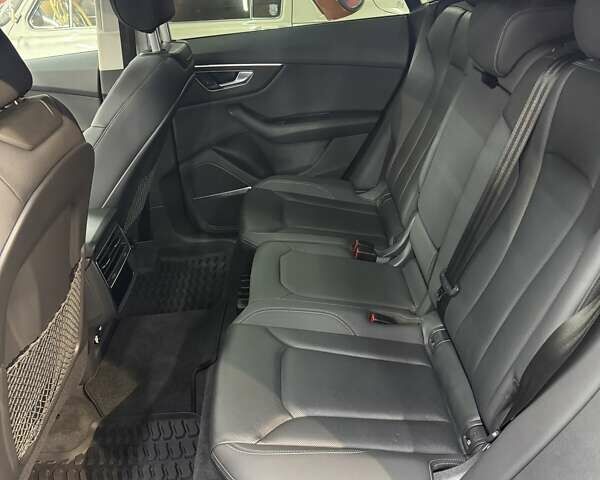 Серый Ауди Q8, объемом двигателя 3 л и пробегом 61 тыс. км за 56000 $, фото 9 на Automoto.ua