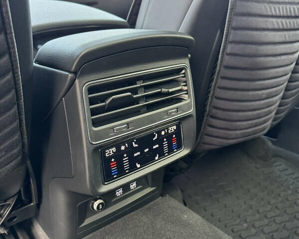 Серый Ауди Q8, объемом двигателя 3 л и пробегом 61 тыс. км за 56000 $, фото 30 на Automoto.ua