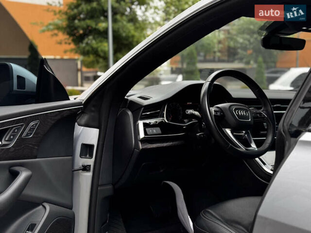 Сірий Ауді Q8, об'ємом двигуна 3 л та пробігом 62 тис. км за 63000 $, фото 21 на Automoto.ua