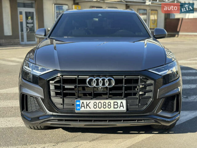 Серый Ауди Q8, объемом двигателя 3 л и пробегом 63 тыс. км за 59900 $, фото 1 на Automoto.ua
