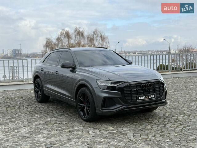 Серый Ауди Q8, объемом двигателя 2.97 л и пробегом 74 тыс. км за 72999 $, фото 2 на Automoto.ua