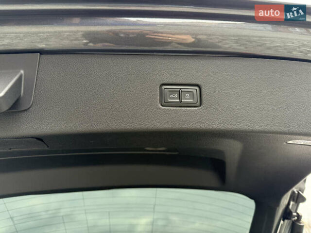 Серый Ауди Q8, объемом двигателя 2.97 л и пробегом 74 тыс. км за 72999 $, фото 20 на Automoto.ua