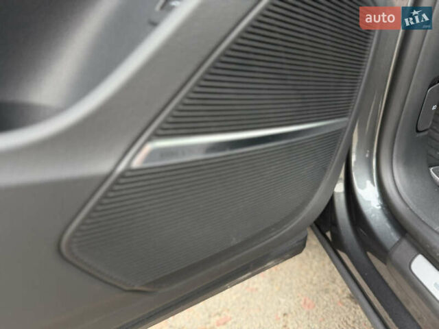 Сірий Ауді Q8, об'ємом двигуна 3 л та пробігом 11 тис. км за 60900 $, фото 7 на Automoto.ua