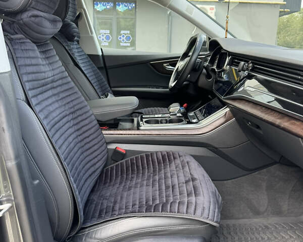 Серый Ауди Q8, объемом двигателя 3 л и пробегом 61 тыс. км за 56000 $, фото 38 на Automoto.ua