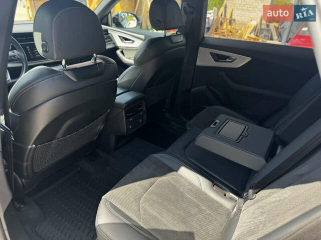 Серый Ауди Q8, объемом двигателя 3 л и пробегом 142 тыс. км за 75000 $, фото 44 на Automoto.ua