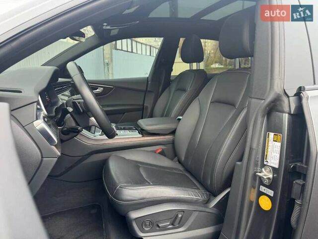 Серый Ауди Q8, объемом двигателя 3 л и пробегом 65 тыс. км за 51990 $, фото 8 на Automoto.ua