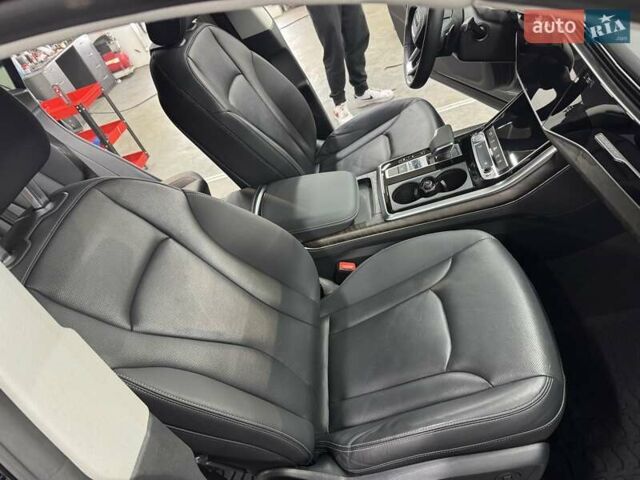 Серый Ауди Q8, объемом двигателя 3 л и пробегом 61 тыс. км за 56000 $, фото 12 на Automoto.ua