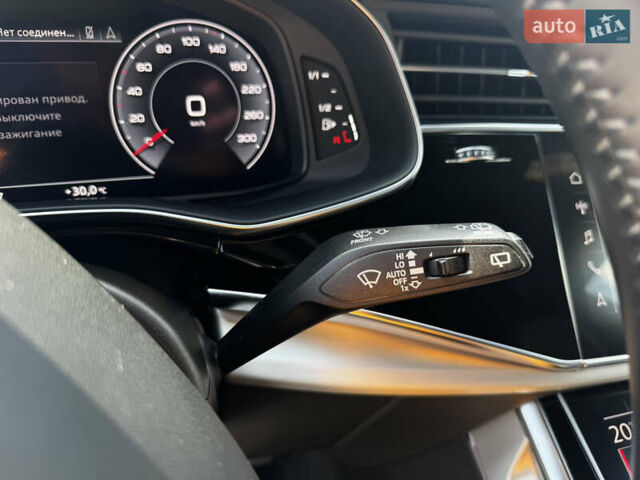 Серый Ауди Q8, объемом двигателя 3 л и пробегом 142 тыс. км за 75000 $, фото 37 на Automoto.ua