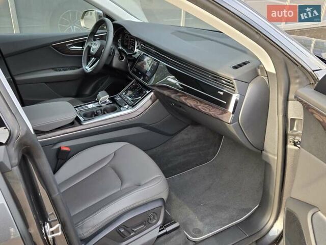 Серый Ауди Q8, объемом двигателя 3 л и пробегом 11 тыс. км за 67900 $, фото 10 на Automoto.ua