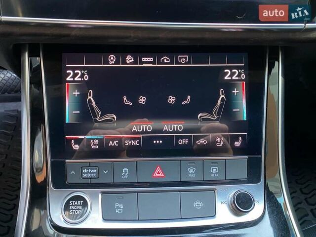 Серый Ауди Q8, объемом двигателя 3 л и пробегом 61 тыс. км за 63000 $, фото 70 на Automoto.ua