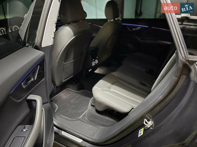 Сірий Ауді Q8, об'ємом двигуна 3 л та пробігом 11 тис. км за 69600 $, фото 29 на Automoto.ua