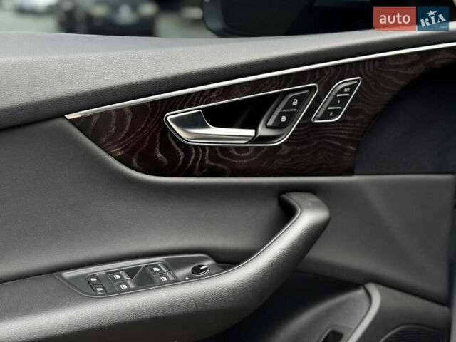 Сірий Ауді Q8, об'ємом двигуна 3 л та пробігом 62 тис. км за 63000 $, фото 22 на Automoto.ua