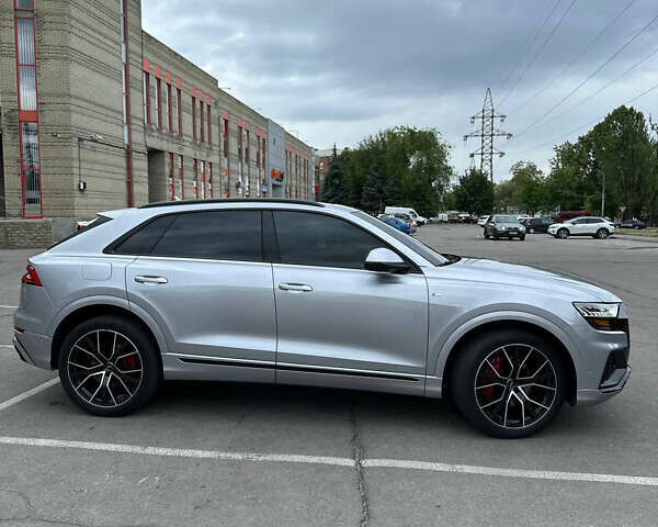 Серый Ауди Q8, объемом двигателя 3 л и пробегом 74 тыс. км за 60000 $, фото 4 на Automoto.ua
