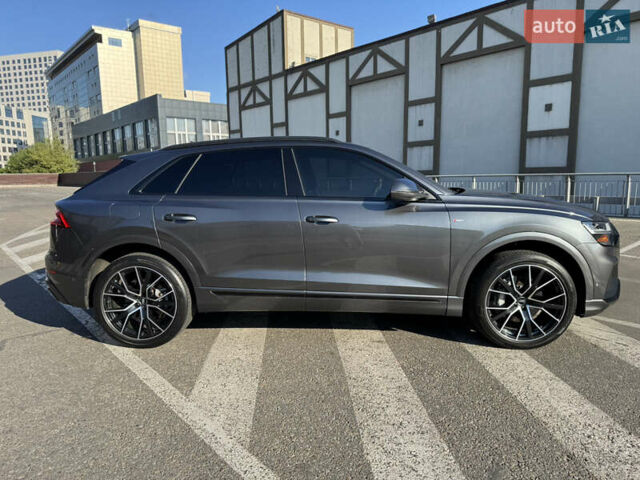 Серый Ауди Q8, объемом двигателя 3 л и пробегом 63 тыс. км за 59900 $, фото 2 на Automoto.ua