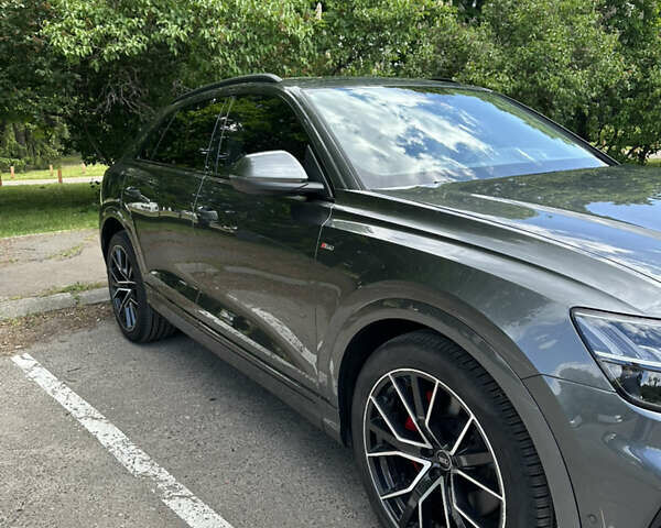 Сірий Ауді Q8, об'ємом двигуна 3 л та пробігом 17 тис. км за 61900 $, фото 1 на Automoto.ua