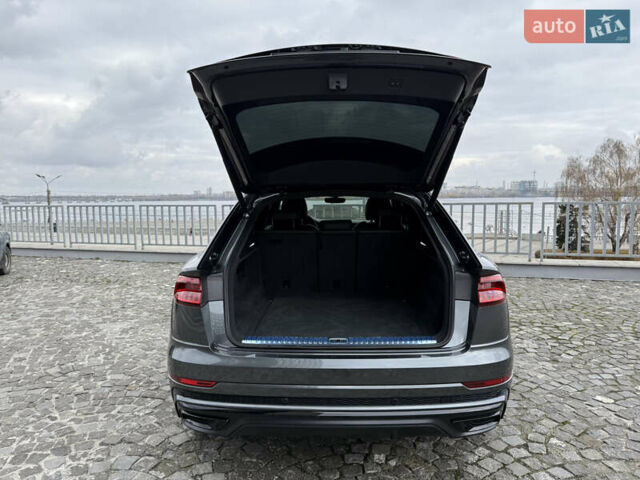 Серый Ауди Q8, объемом двигателя 2.97 л и пробегом 74 тыс. км за 72999 $, фото 19 на Automoto.ua