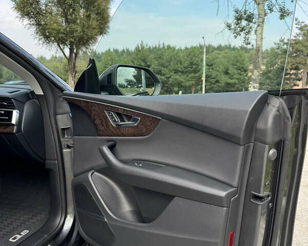 Серый Ауди Q8, объемом двигателя 3 л и пробегом 61 тыс. км за 56000 $, фото 36 на Automoto.ua