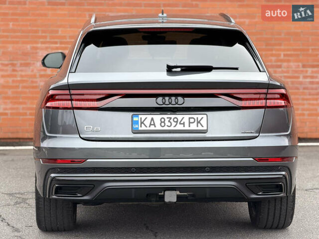 Сірий Ауді Q8, об'ємом двигуна 3 л та пробігом 11 тис. км за 60900 $, фото 4 на Automoto.ua